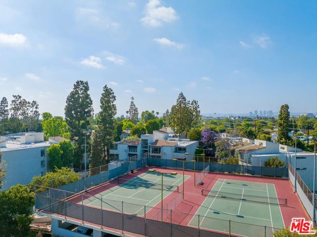 4900 Overland Avenue, Culver City CA: https://media.crmls.org/mediaz/ac0c1399-22f7-4c31-acf9-be785b25c66a.jpg
