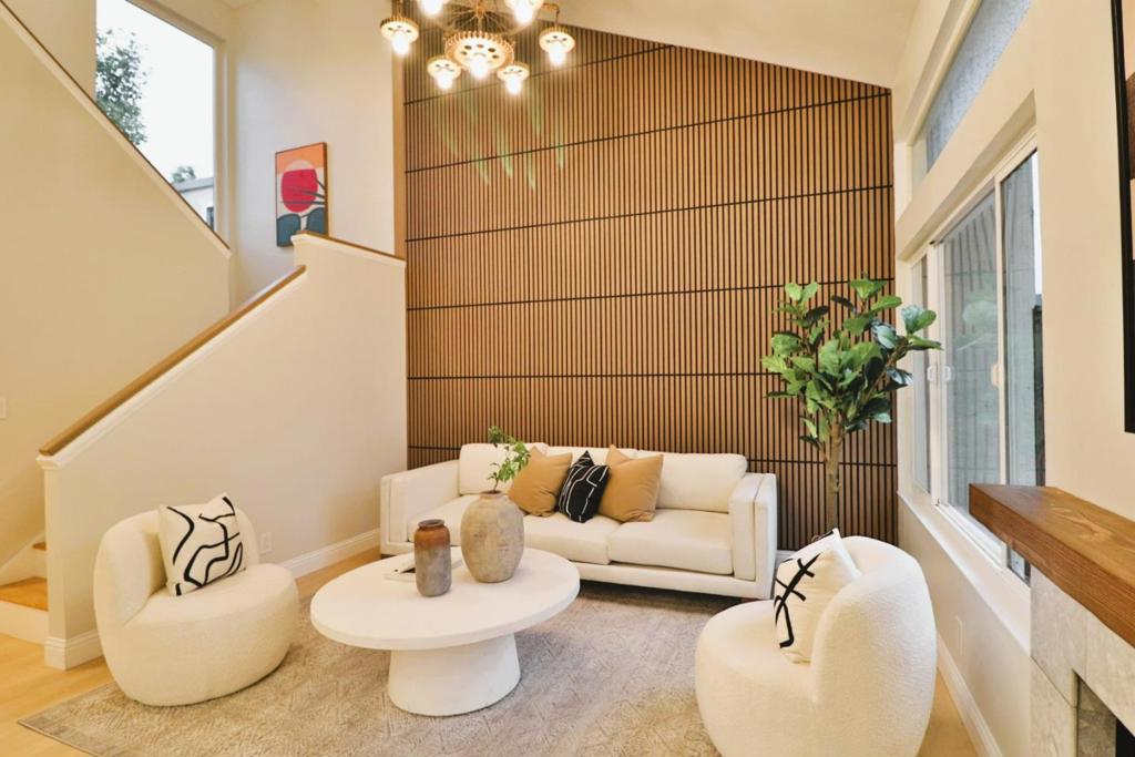 284 Rosewood Court