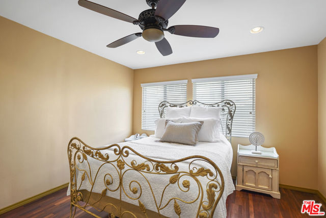 25200 Malibu Road, Malibu CA: https://media.crmls.org/mediaz/ac0d4f07-417c-4b86-a2f4-a60759c2e176.jpg