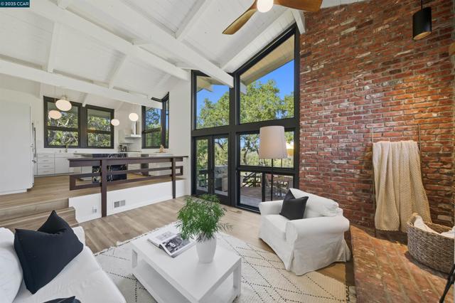 4161 Coralee Ln, Lafayette CA: https://media.crmls.org/mediaz/ac0d8568-cc4c-43bf-b41d-e8f6bde08d81.jpg