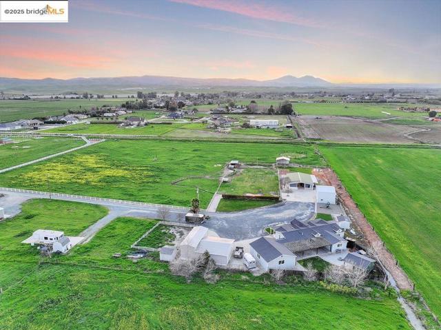 4985 Bixler Road, Byron CA: https://media.crmls.org/mediaz/ac0db34e-178f-4f9e-9a1f-a6f04680fca2.jpg