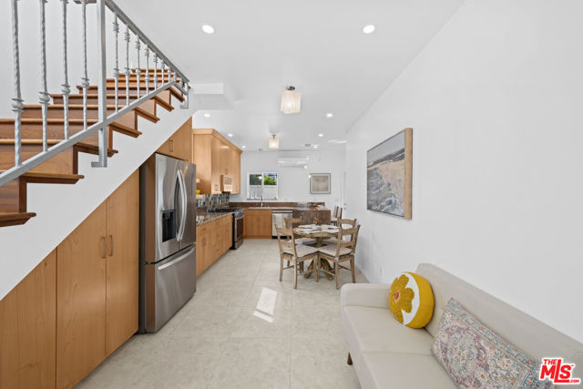 10623 W Olympic Boulevard, Los Angeles CA: https://media.crmls.org/mediaz/ac0dc000-5bc9-4137-8150-756bf75ff48e.jpg