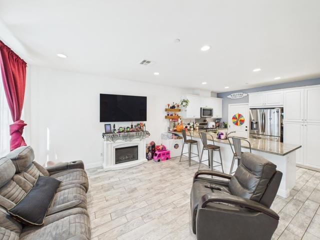 1922 Corte Zafiro, Chula Vista CA: https://media.crmls.org/mediaz/ac0e35ea-8f1c-4fbf-862c-7918fa02fa29.jpg