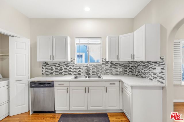 1073 S Mansfield Avenue, Los Angeles CA: https://media.crmls.org/mediaz/ac0eb9da-6f46-421c-90bd-1cd4f02b2aec.jpg