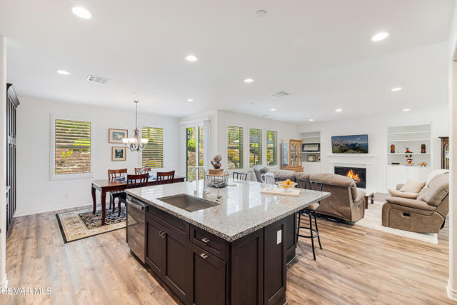 12809 Lone Trail Court, Moorpark CA: https://media.crmls.org/mediaz/ac0ee77c-5b92-40da-8405-c0893f0e7b0d.jpg