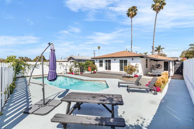 2702 Ridge View Dr, San Diego CA: https://media.crmls.org/mediaz/ac0eef50-7369-4b67-85ae-9373fbe816f1.jpg