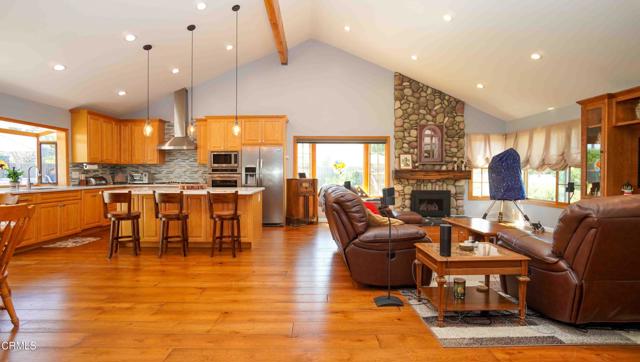 1542 Uppingham Drive, Thousand Oaks CA: https://media.crmls.org/mediaz/ac0f5199-52f4-4493-be3a-e7879e040fc7.jpg