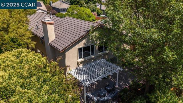 29 Blue Haven Ct, Danville CA: https://media.crmls.org/mediaz/ac0f87f6-b2a4-47cf-bad8-27cc8ef4f71c.jpg
