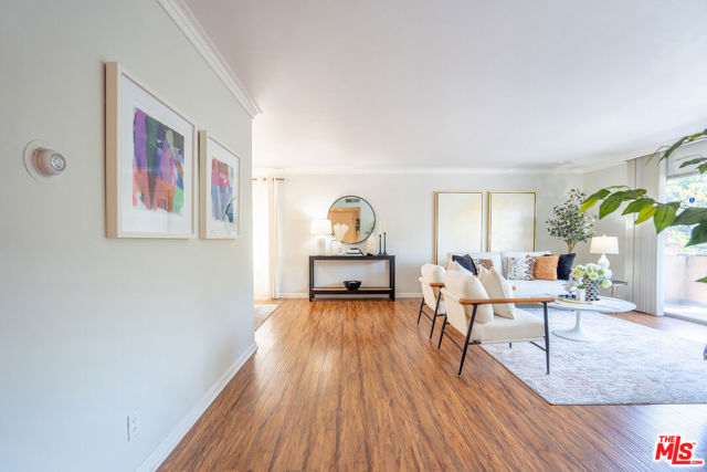 818 S Lucerne Boulevard, Los Angeles CA: https://media.crmls.org/mediaz/ac103159-3648-48df-ba37-e797d704bf5c.jpg