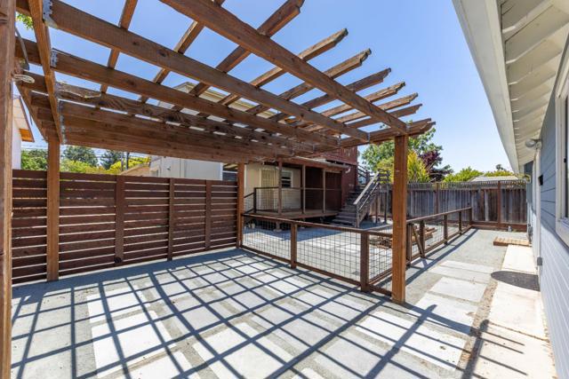 616 Redwood Ave, Redwood City CA: https://media.crmls.org/mediaz/ac105626-4d48-4399-a807-221d8a8ea8fe.jpg