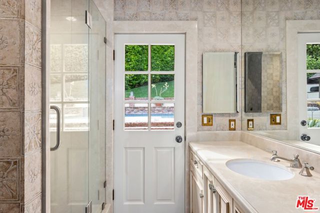 16754 Ashley Oaks, Encino CA: https://media.crmls.org/mediaz/ac106a5c-226e-4510-b892-badee96584cc.jpg