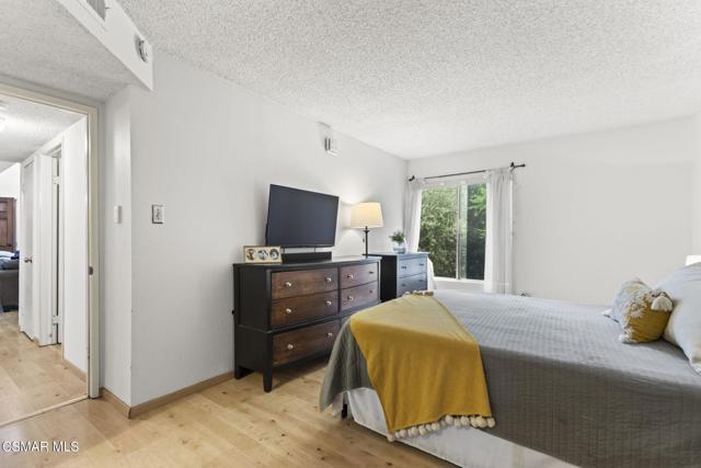 5700 Etiwanda Avenue, Tarzana CA: https://media.crmls.org/mediaz/ac10b91e-e7b8-4e8f-b88a-9f242b5932cf.jpg