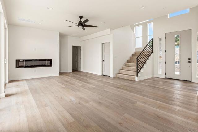 Detail Gallery Image 4 of 37 For 1535 Mount Glen, Escondido,  CA 92025 - 5 Beds | 4/1 Baths