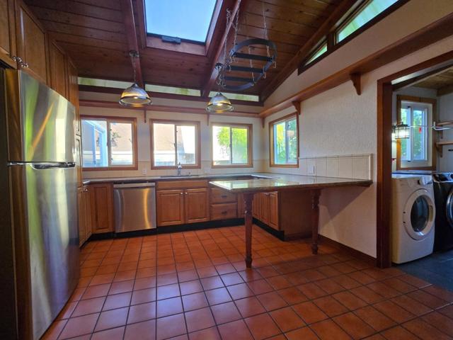 131 Hazel Avenue, Millbrae CA: https://media.crmls.org/mediaz/ac111bc2-a3d0-475e-bf0f-532fc2407d9b.jpg