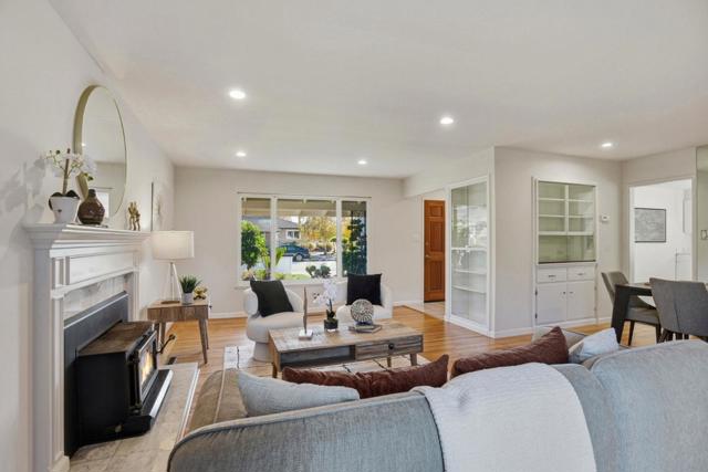 1079 Annapolis Drive, San Mateo CA: https://media.crmls.org/mediaz/ac116b09-8f64-484c-a4a3-af6ddcd86973.jpg