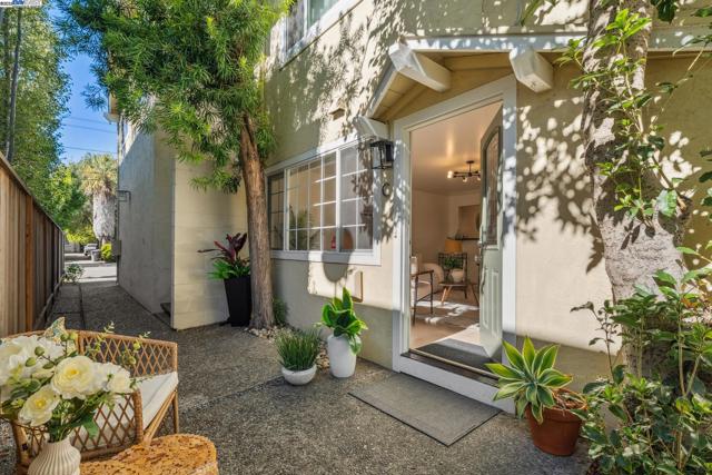 5242 Miles Avenue, Oakland CA: https://media.crmls.org/mediaz/ac11ae70-7a8a-450e-bf55-a8008103184a.jpg