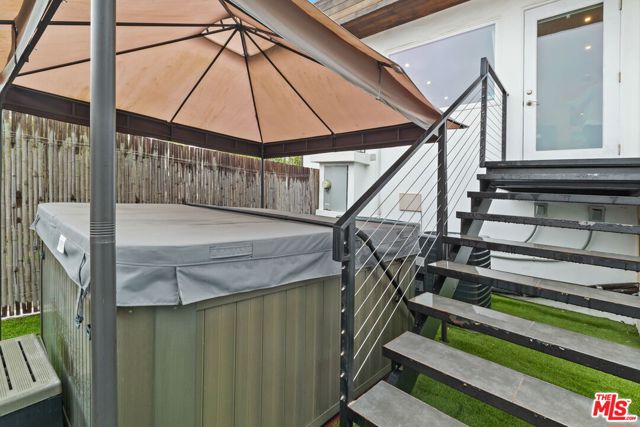 436 Levering Avenue, Los Angeles CA: https://media.crmls.org/mediaz/ac11dd53-9275-442a-a037-dddbabad5d45.jpg