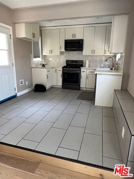 6901 Cahuenga Park Trail, Los Angeles CA: https://media.crmls.org/mediaz/ac120cdd-bb2f-413f-bf45-f57f83877966.jpg