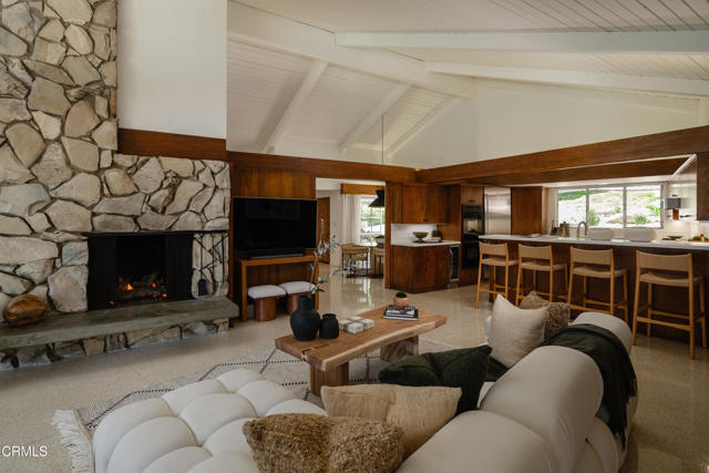 5445 La Crescenta Avenue, La Crescenta CA: https://media.crmls.org/mediaz/ac12380d-01c0-4529-a283-586004a081d9.jpg
