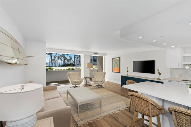1820 Avenida del Mundo, Coronado CA: https://media.crmls.org/mediaz/ac12519c-80ba-408e-ba01-33f633ee20fe.jpg