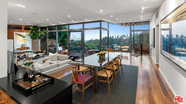 1659 Waynecrest Drive, Beverly Hills CA: https://media.crmls.org/mediaz/ac128142-1fbc-4b6a-9cca-f14f95712b20.jpg