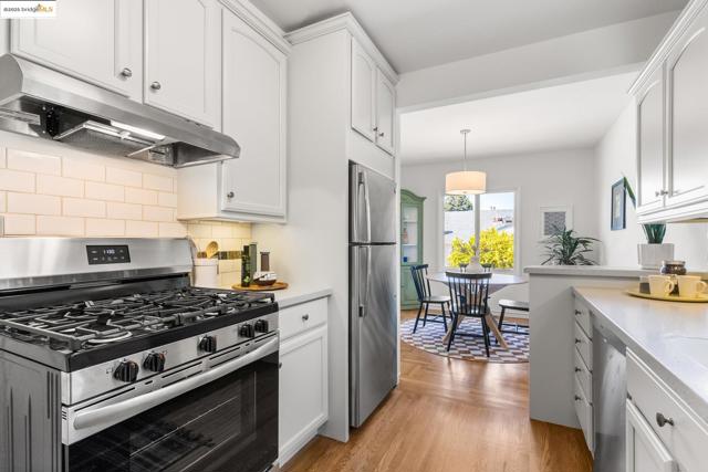 1420 Catherine Dr, Berkeley CA: https://media.crmls.org/mediaz/ac12fd76-a9b7-49a6-9c7d-d10798241fba.jpg
