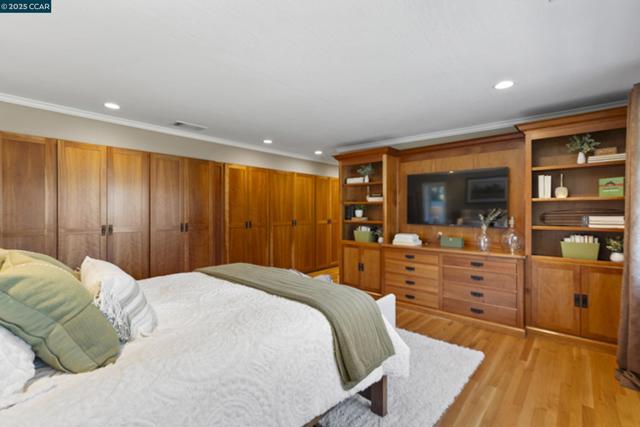 350 Pine Creek Rd, Walnut Creek CA: https://media.crmls.org/mediaz/ac13d650-a25c-4aff-870d-586c1be3d268.jpg