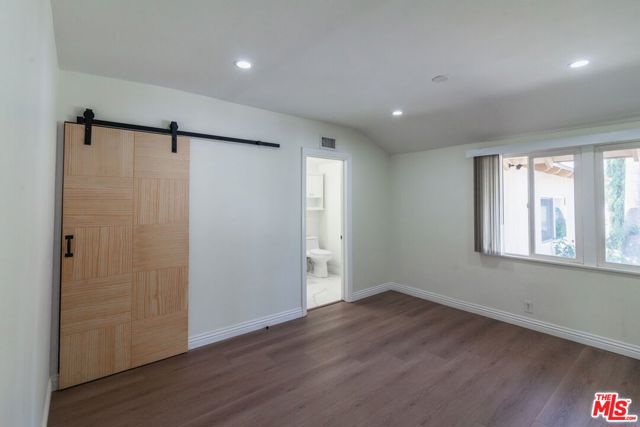 8646 Corbin Avenue, Northridge CA: https://media.crmls.org/mediaz/ac13ff30-dfbc-464a-bc26-3da29f86e6e6.jpg