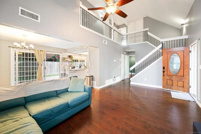 2714 Crownridge Ln, Spring Valley CA: https://media.crmls.org/mediaz/ac14c970-05c3-4f3c-8c93-ddb1dee81a3b.jpg