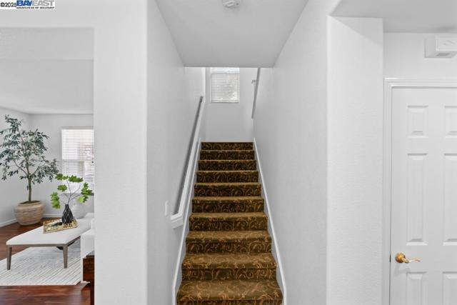 1525 Whispering Oaks Way, Pleasanton CA: https://media.crmls.org/mediaz/ac14ed7b-564e-4786-baf3-0ed456ddd7a4.jpg
