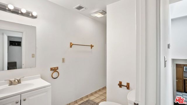 6155 Poppy Peak Drive, Los Angeles CA: https://media.crmls.org/mediaz/ac1516b3-0ac5-4b09-910a-f1d4683c9e76.jpg