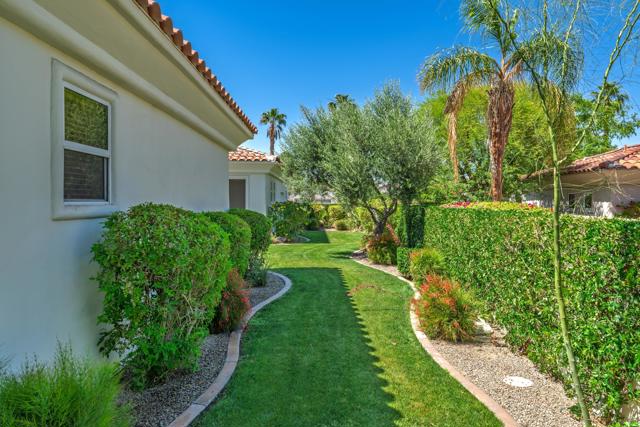 306 Loch Lomond Road, Rancho Mirage CA: https://media.crmls.org/mediaz/ac15ac59-edd7-4216-b853-fb8f565383b2.jpg
