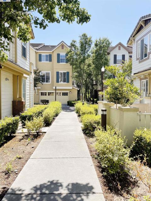 49031 Woodgrove Cmn, Fremont CA: https://media.crmls.org/mediaz/ac1639fa-3fcf-4539-a781-649bbde2d993.jpg
