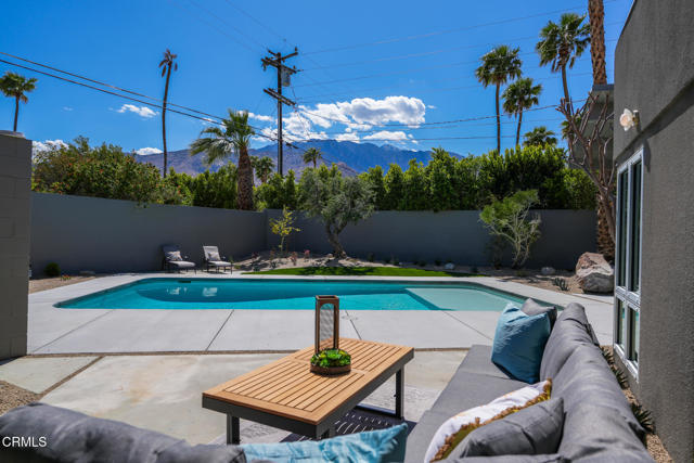 2839 N Davis Way, Palm Springs CA: https://media.crmls.org/mediaz/ac1666ed-d1a7-4998-971f-295981bdd1c5.jpg