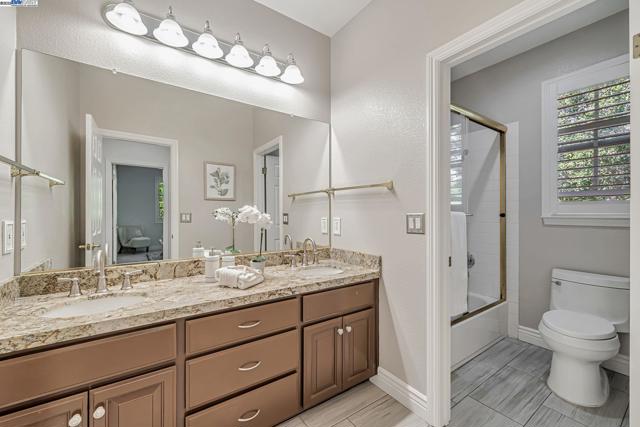 260 Abigail Cir, Danville CA: https://media.crmls.org/mediaz/ac16b7c5-9d7e-44d3-b1b4-54b5c58a095c.jpg