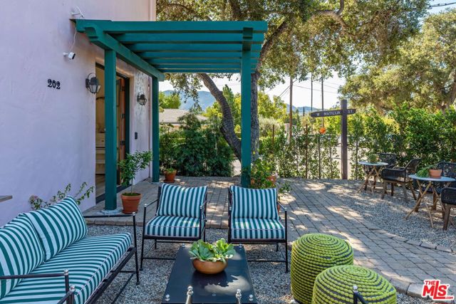 202 Canada Street, Ojai CA: https://media.crmls.org/mediaz/ac17167e-2973-4574-a9c4-c77d050706a8.jpg