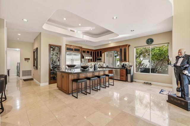 334 Crest Lake Drive, Palm Desert, CA 92211