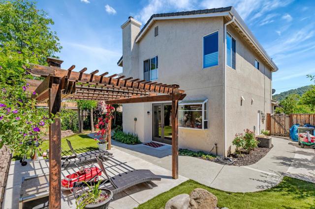 975 Oak Brook Way, Gilroy CA: https://media.crmls.org/mediaz/ac1845cf-69d3-4185-8e4c-38ac0b1525b4.jpg
