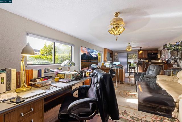 716 Gelston Pl, El Cerrito CA: https://media.crmls.org/mediaz/ac18b0ee-2bfe-486c-8ed5-e28e2918ae9f.jpg