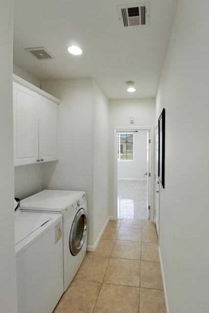 48180 Chandler Court, Indio CA: https://media.crmls.org/mediaz/ac18d02d-74ff-4014-af53-c84f30d765ce.jpg