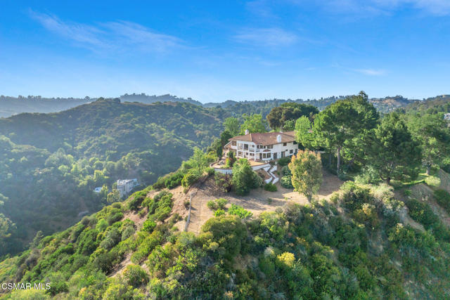 2457 Angelo Drive, Los Angeles CA: https://media.crmls.org/mediaz/ac18df8d-05df-4d42-b6ee-87fd3d035f9a.jpg