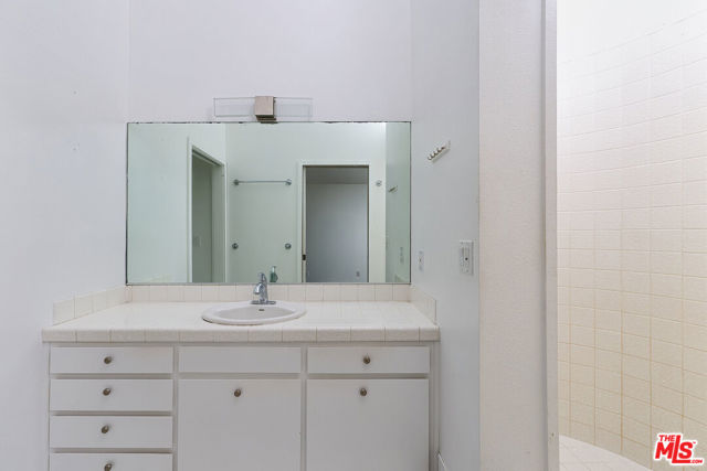 253 Fairview Street, Laguna Beach CA: https://media.crmls.org/mediaz/ac190e46-edd9-439d-9209-04c0fb14fd03.jpg