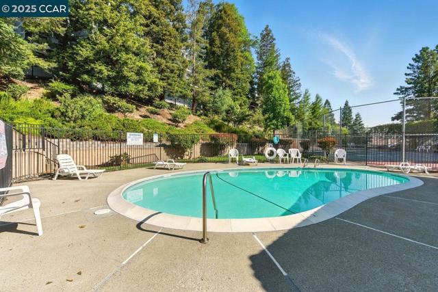 223 Via Pinada Ln, Martinez CA: https://media.crmls.org/mediaz/ac1992dc-1612-4d4d-8f6b-9ffd5a892a92.jpg