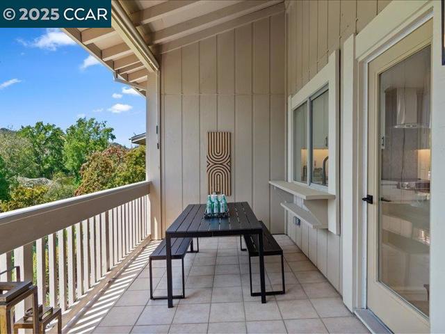 2175 Cactus Ct, Walnut Creek CA: https://media.crmls.org/mediaz/ac19cdfb-a3e3-4155-a859-df54bd118676.jpg