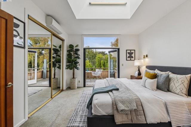 3215 Liberty Ave, Alameda CA: https://media.crmls.org/mediaz/ac19e396-f23a-463d-8a3a-f97fa10cb4f7.jpg