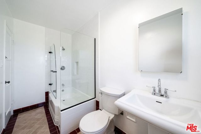 823 Highland Avenue, Glendale CA: https://media.crmls.org/mediaz/ac19f70d-90ae-4128-811d-79f6679c96cf.jpg