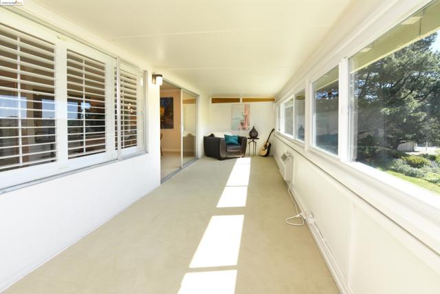 1910 Skycrest Dr, Walnut Creek CA: https://media.crmls.org/mediaz/ac1a3200-1294-4047-a5e2-66b6c144ea7d.jpg
