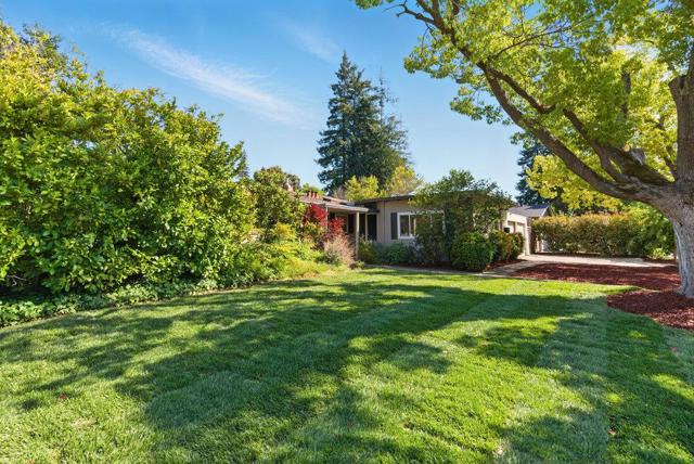 341 Linfield Drive, Menlo Park CA: https://media.crmls.org/mediaz/ac1ae914-b00c-403e-ba88-658d71e22201.jpg
