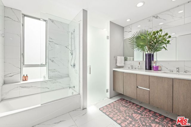2736 Armacost Avenue, Los Angeles CA: https://media.crmls.org/mediaz/ac1aee4c-54e4-4106-ae53-e04f7416fb46.jpg