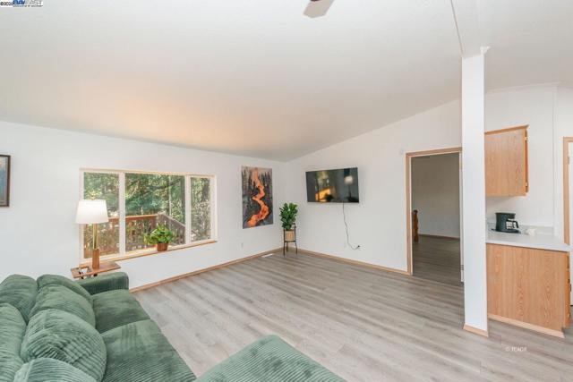 430 Bridge Rd, Douglas City CA: https://media.crmls.org/mediaz/ac1b0f6f-8590-4746-9d97-730ce6ffd635.jpg